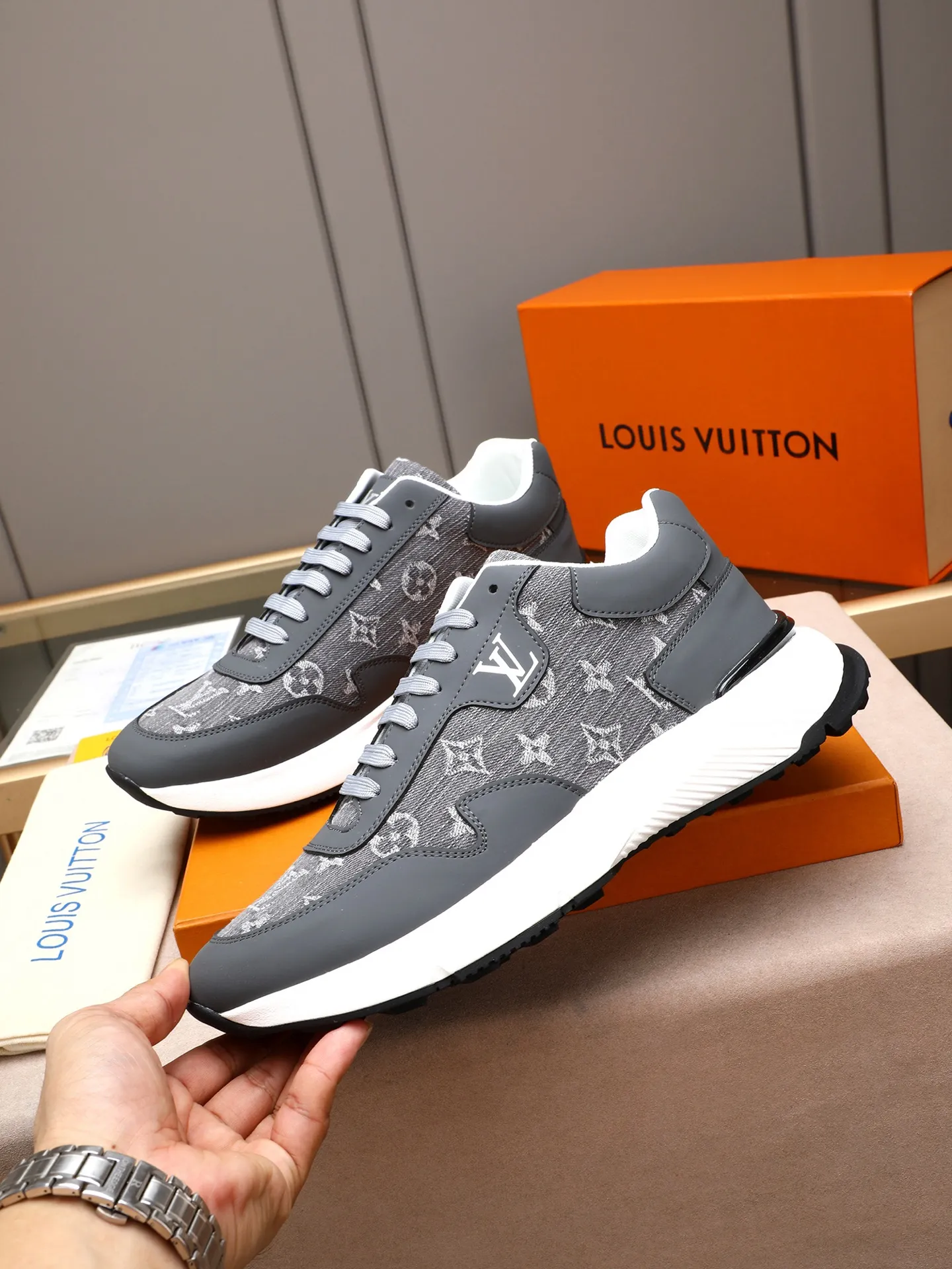 Men's shoes 💰460 Brand: LOUIS VUITTON Louis Vuitton LV Size: 38 39 40 41 42 43 44 (45 customized) Fabric: original cowhide cowhide 🔸Inside of: mesh 🔺Sole: counter foam outsole